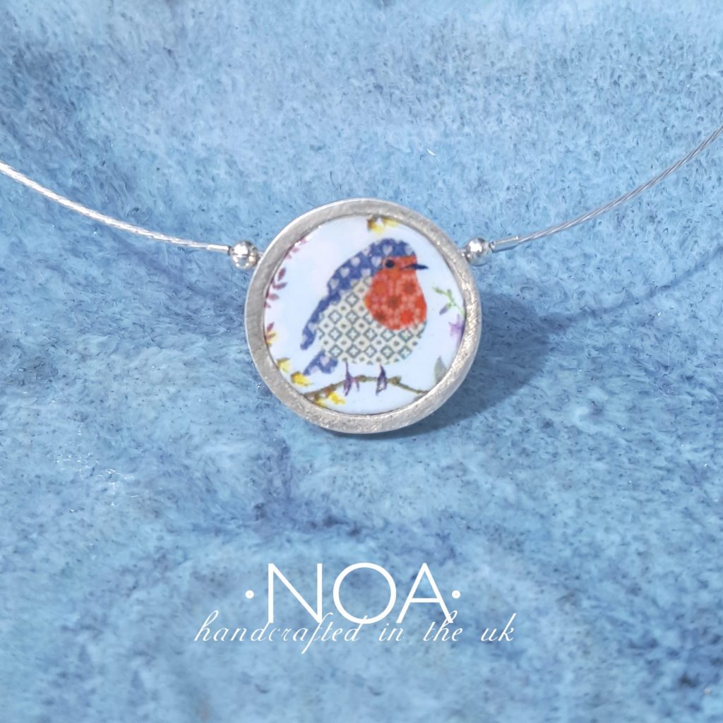 https://www.noajewellery.com/range/framed-round-ceramic-necklace/