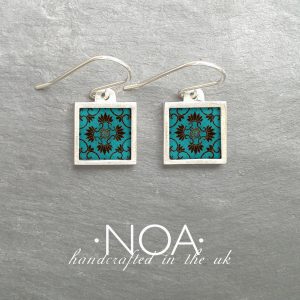 AE125 (13) Turquoise & Black