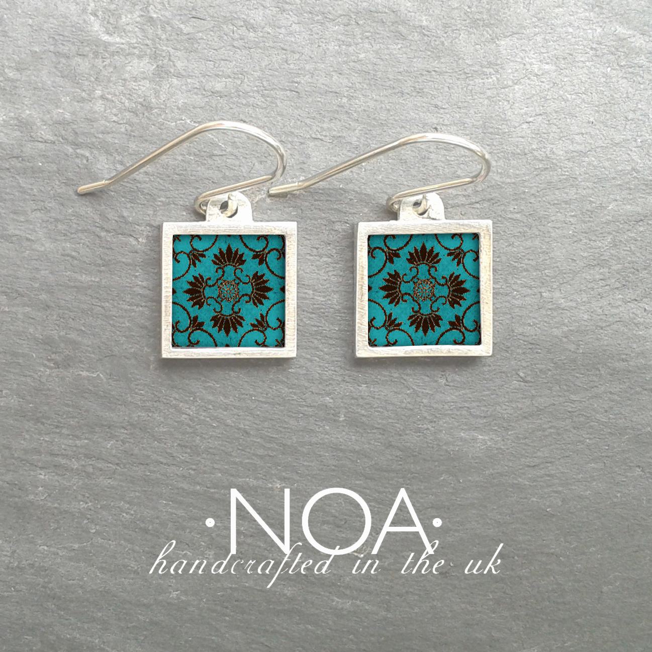 AE125 (13) Turquoise & Black