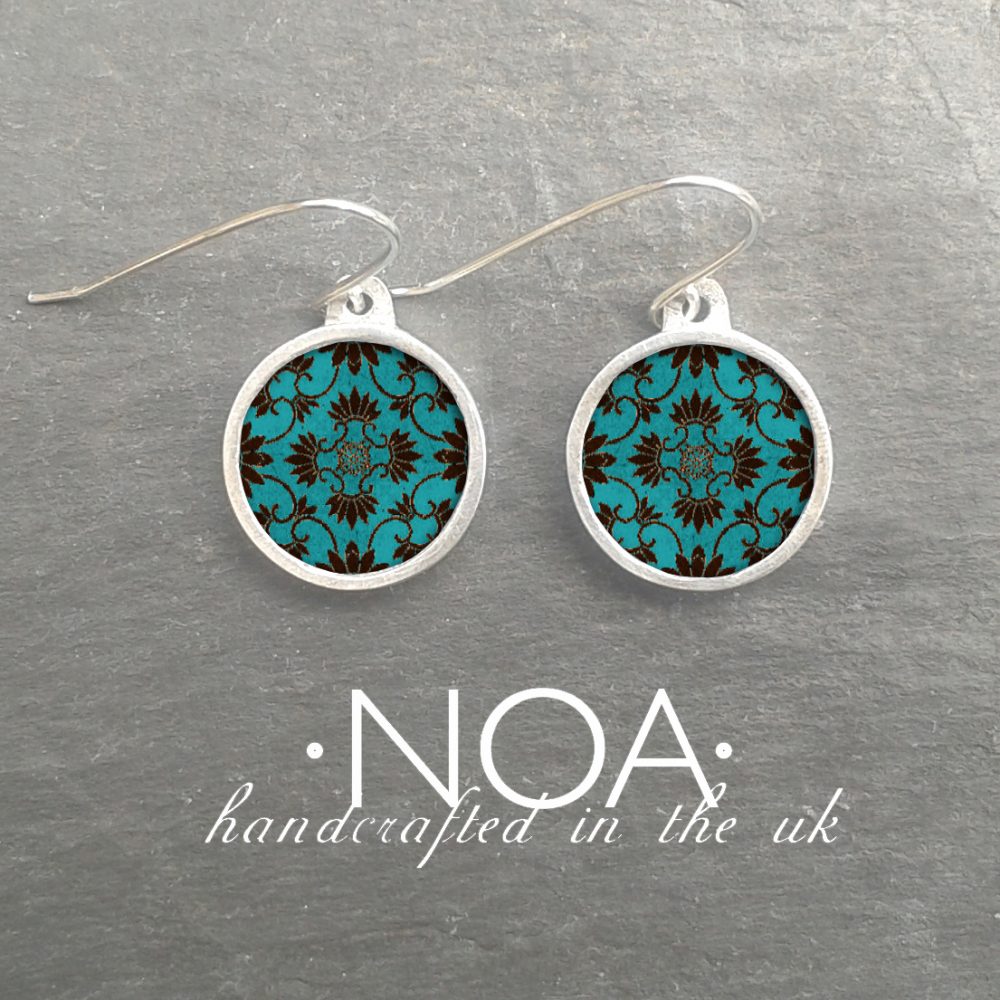 AE150 (13) Turquoise & Black