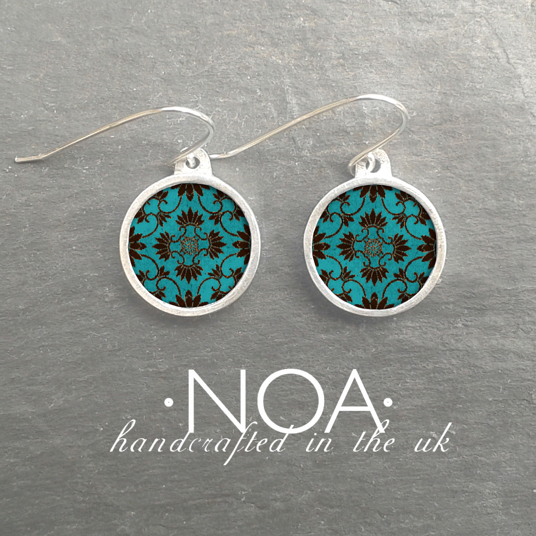 AE150 (13) Turquoise & Black