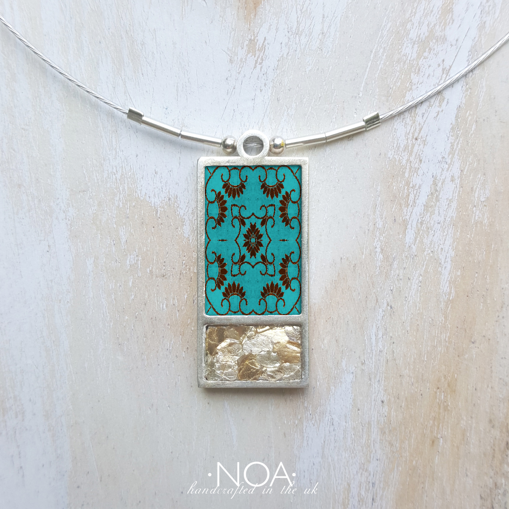 A121 (9) Turquoise & Black