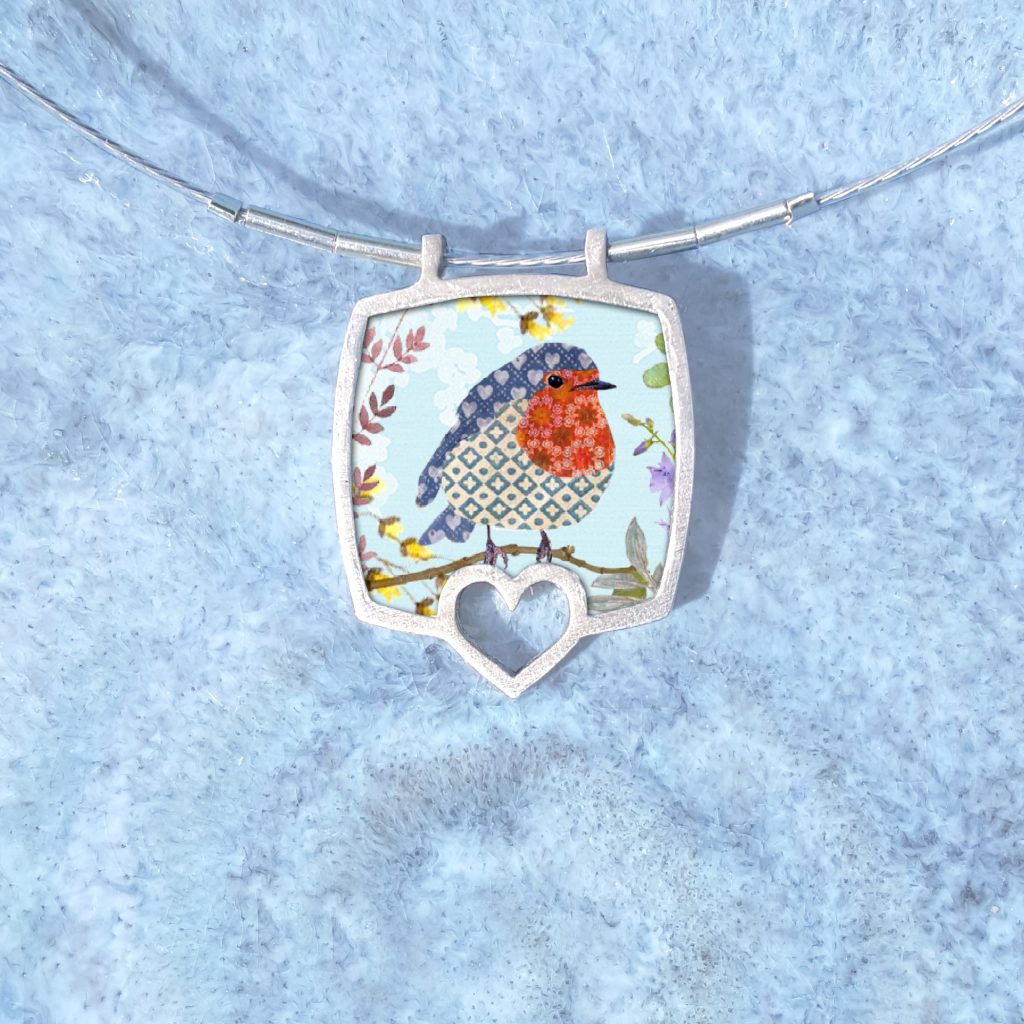 https://www.noajewellery.com/range/ceramic-love-heart-necklace/