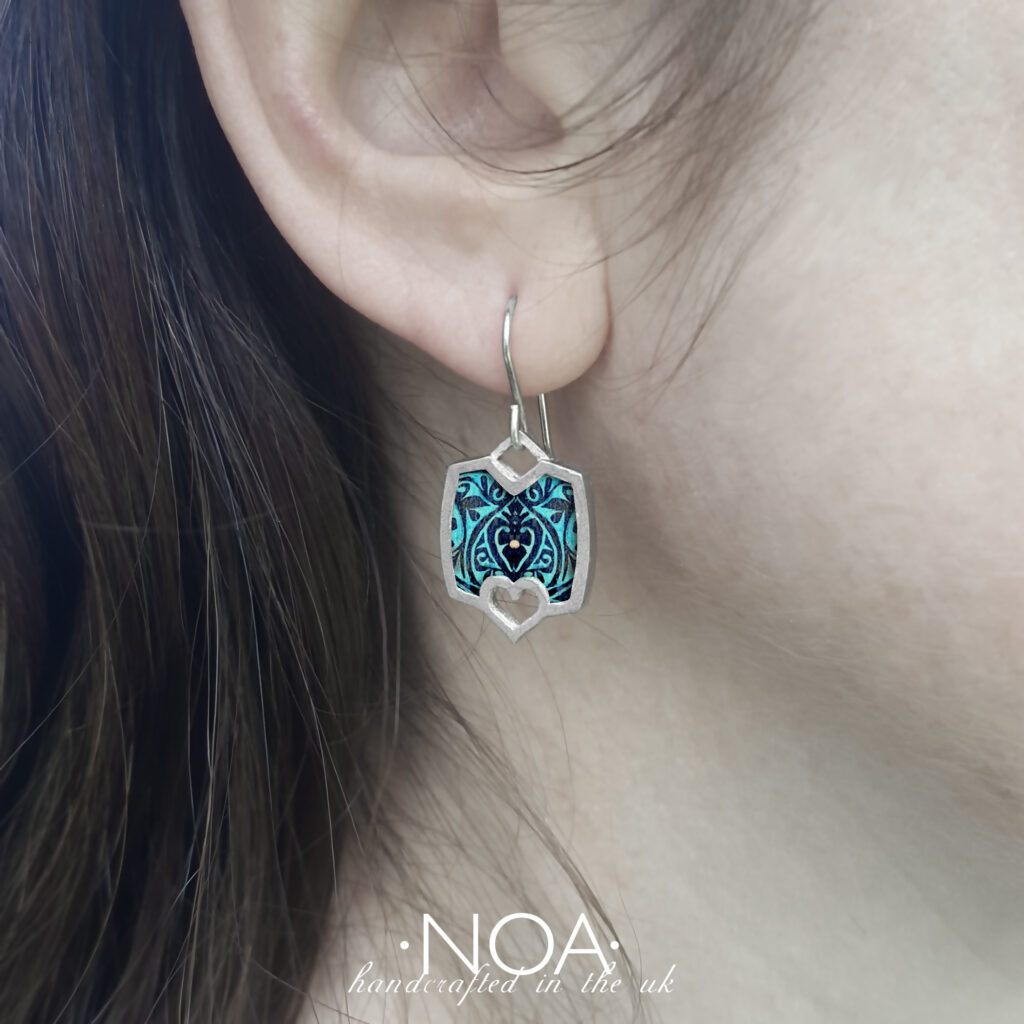 https://www.noajewellery.com/range/framed-ceramic-earrings-with-love-hearts/