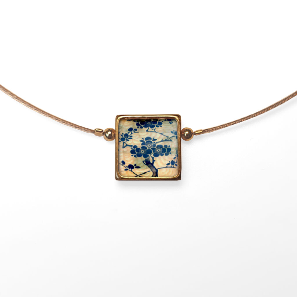 https://www.noajewellery.com/range/square-ceramic-pendant-brass-frame/