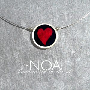 B102 (8) Red Heart