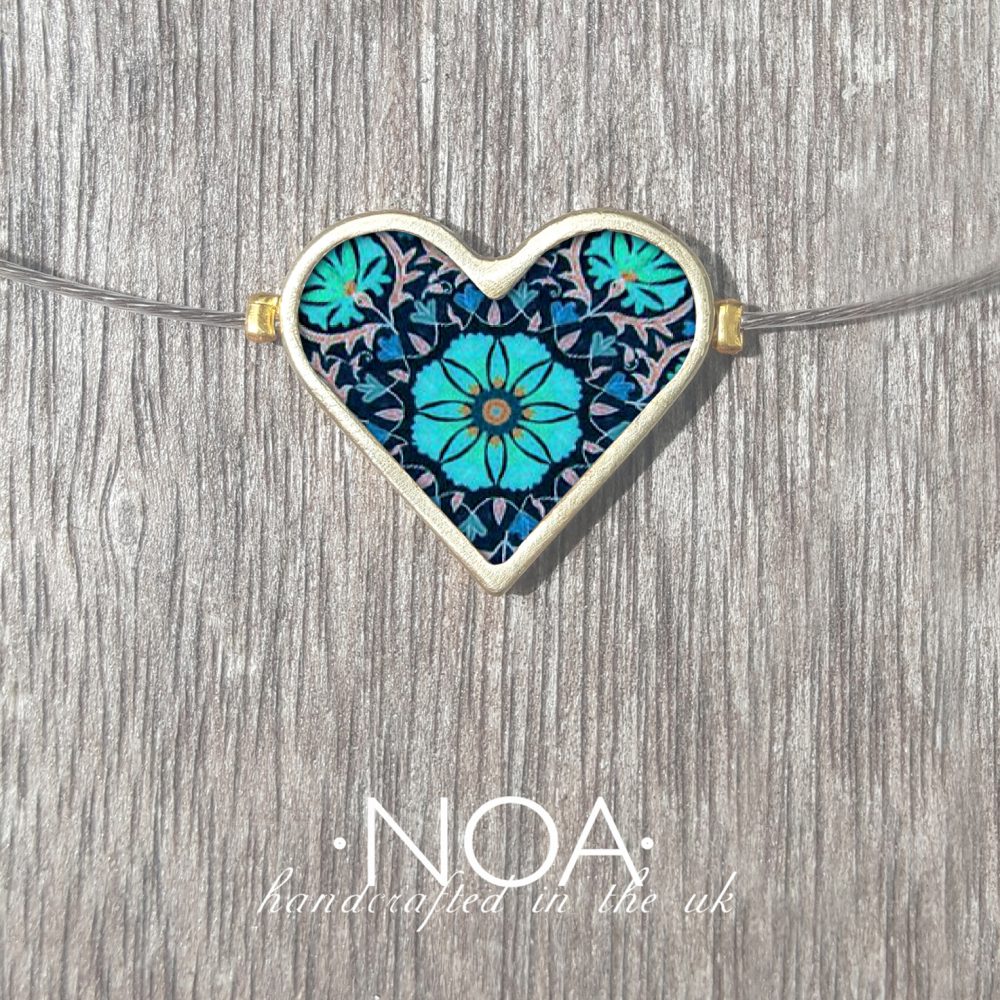 B104 (10) Blue Flower