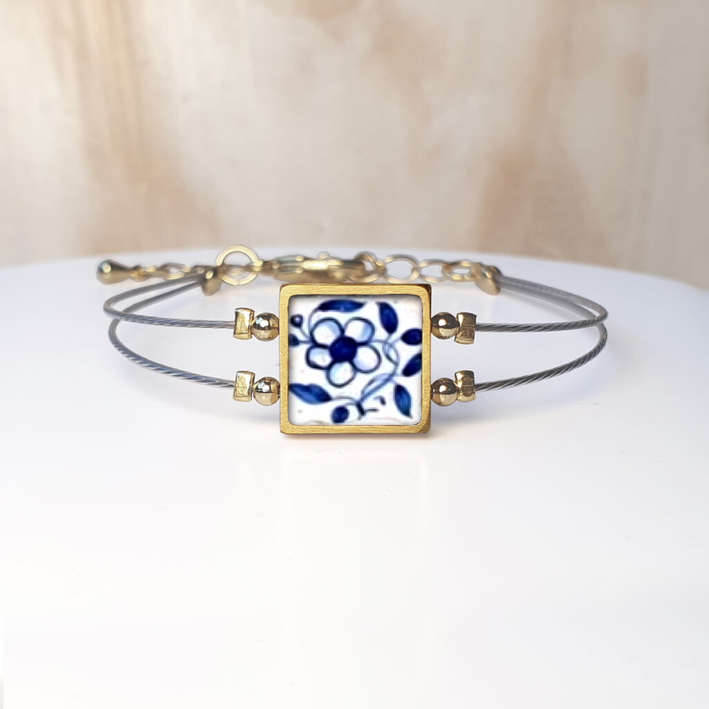 https://www.noajewellery.com/range/framed-square-ceramic-bracelet-brass/