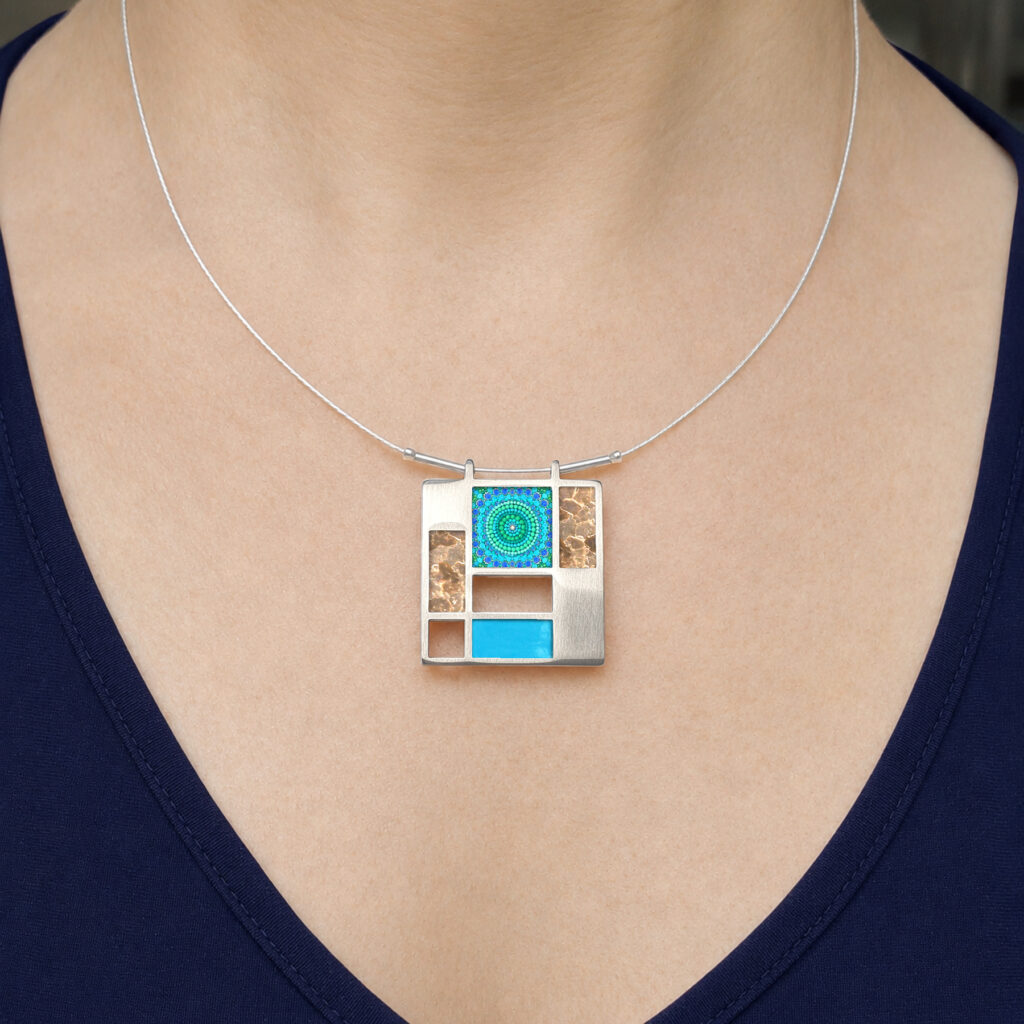 https://www.noajewellery.com/range/de-stijl-pendant-aluminium-and-ceramics/