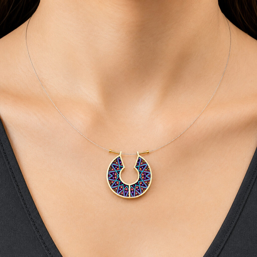 https://www.noajewellery.com/range/framed-horseshoe-ceramic-necklace-brass/