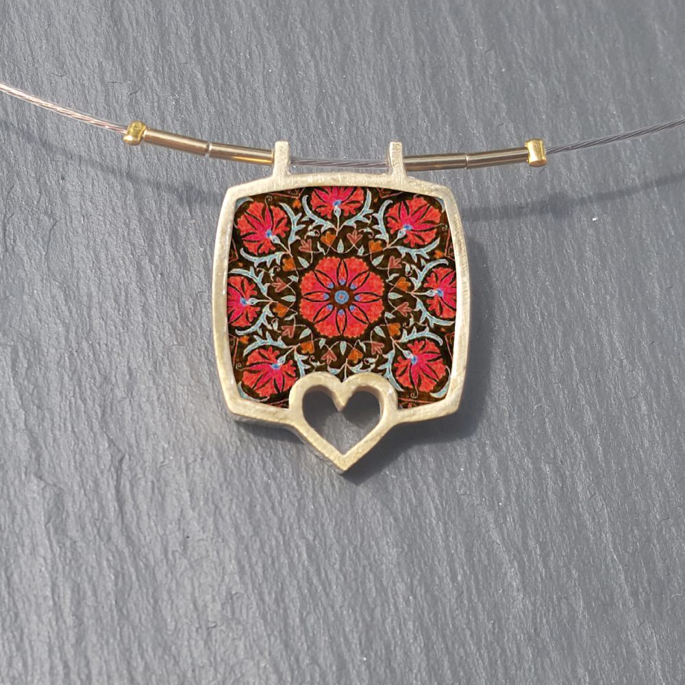 B159 (6) Red Flower