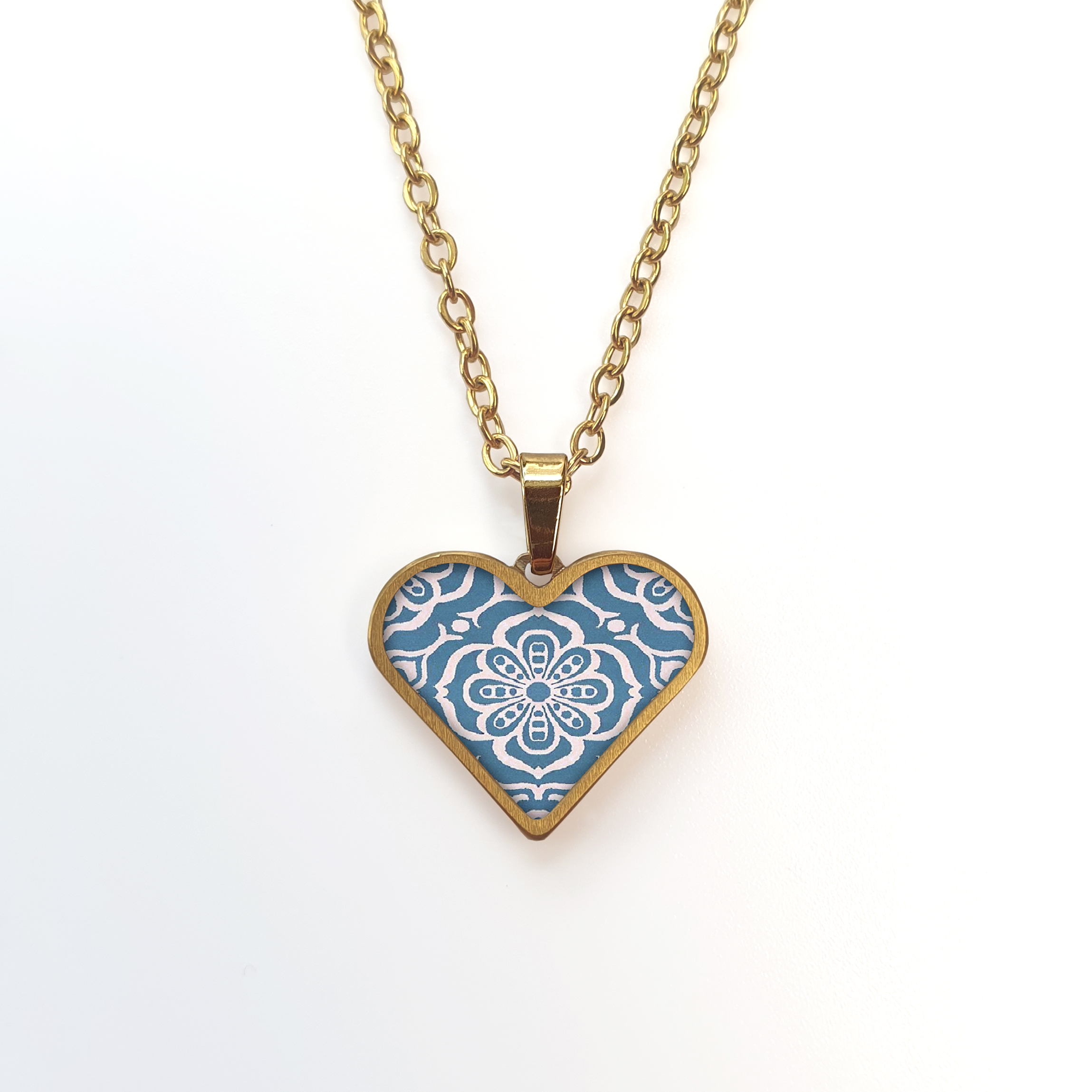 B169 (41) Blue & White