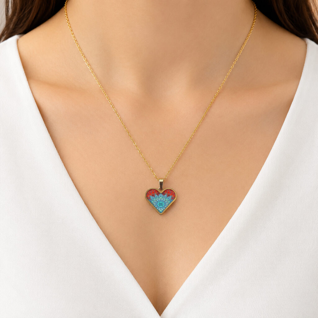 https://www.noajewellery.com/range/heart-shape-pendant-brass-frame-on-a-chain/