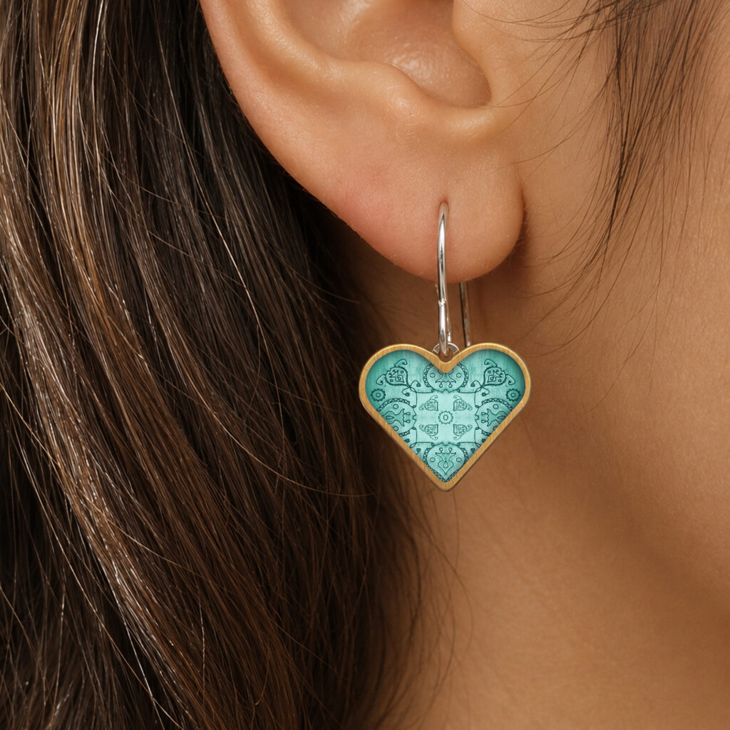 https://www.noajewellery.com/range/brass-framed-heart-shape-ceramic-earrings/