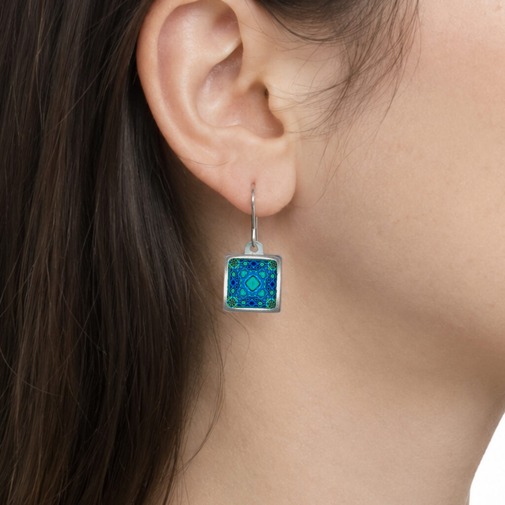 https://www.noajewellery.com/range/framed-square-ceramic-earrings/