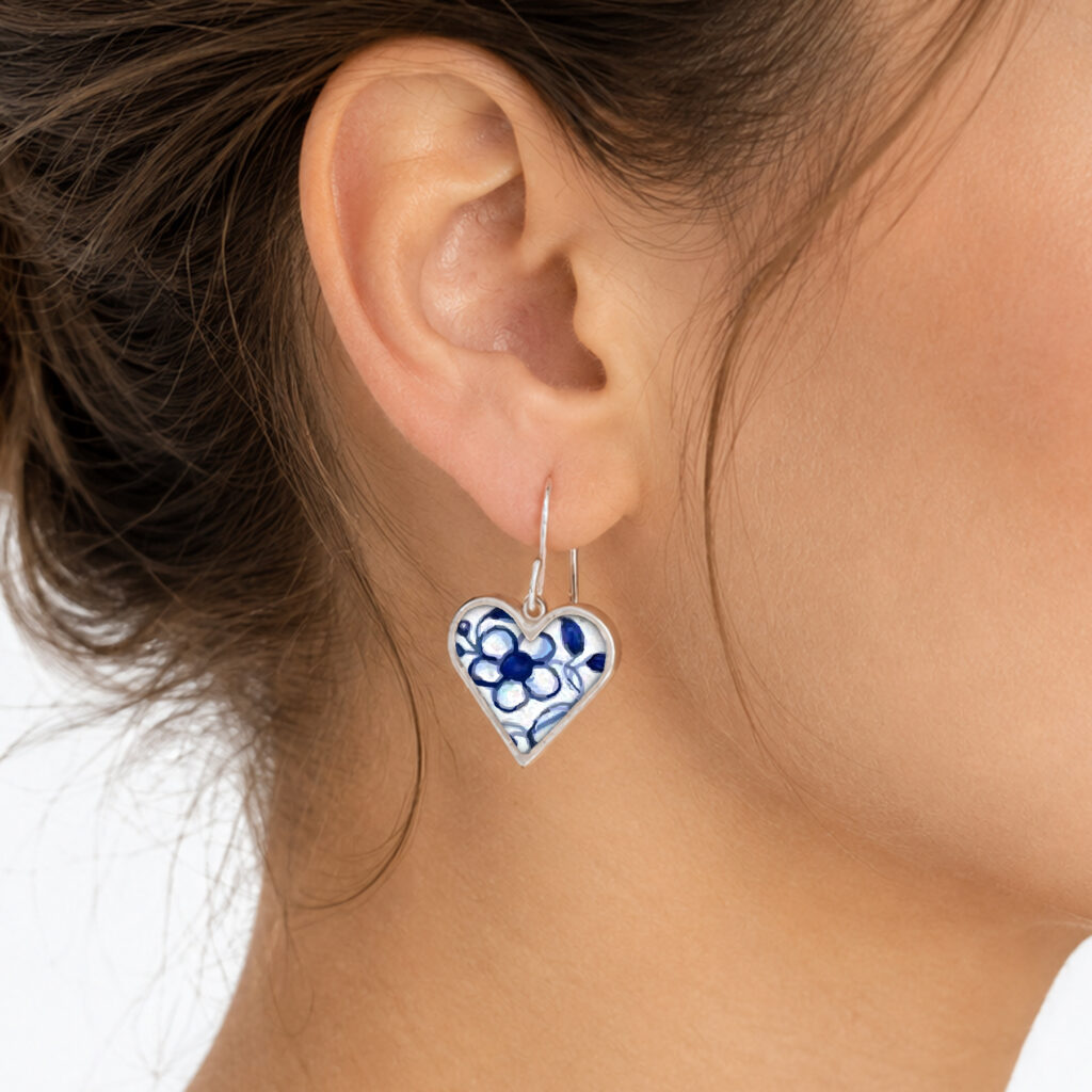 https://www.noajewellery.com/range/framed-heart-shape-ceramic-earrings/