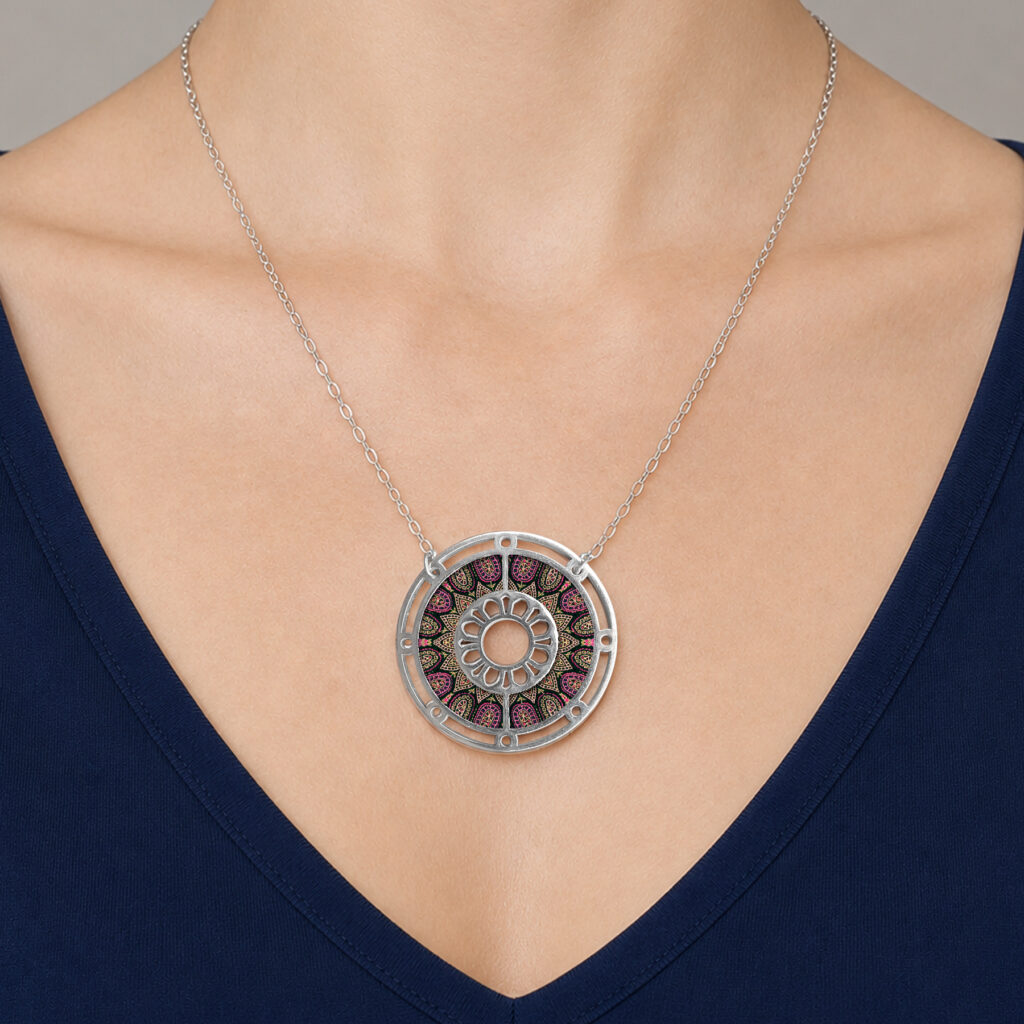 https://www.noajewellery.com/range/stainless-steel-walnut-round-pendant/