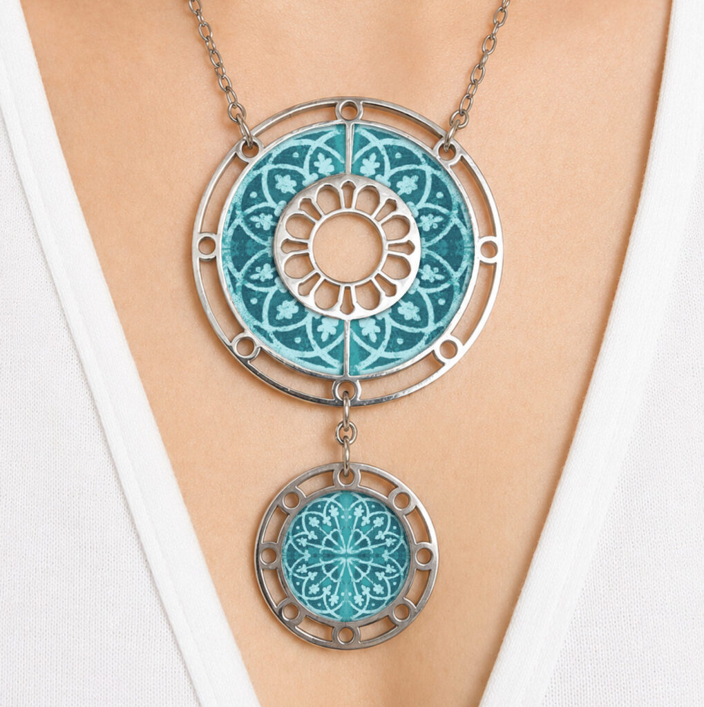 https://www.noajewellery.com/range/stainless-steel-and-walnut-two-parts-necklace/