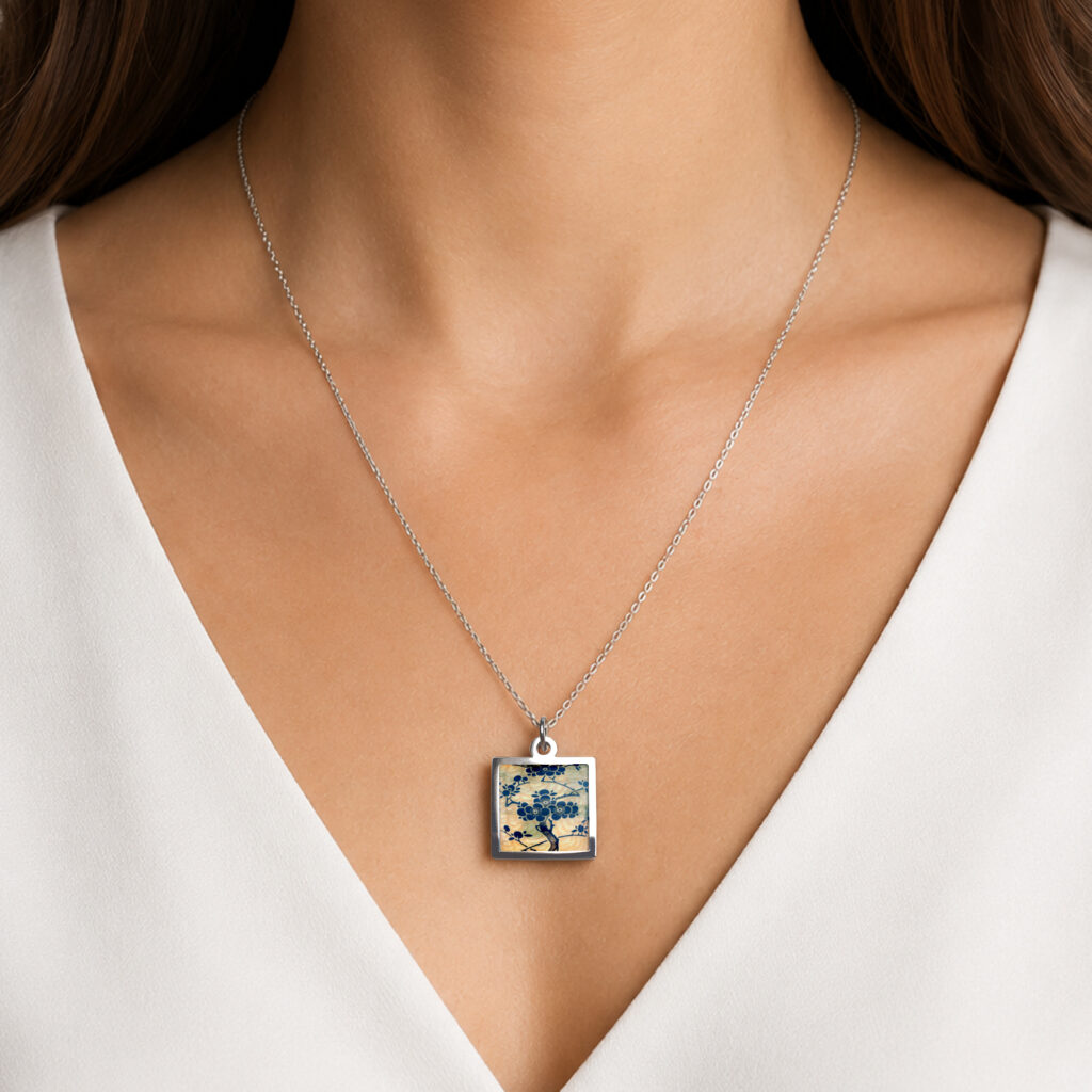https://www.noajewellery.com/range/stainless-steel-walnut-square-pendant/