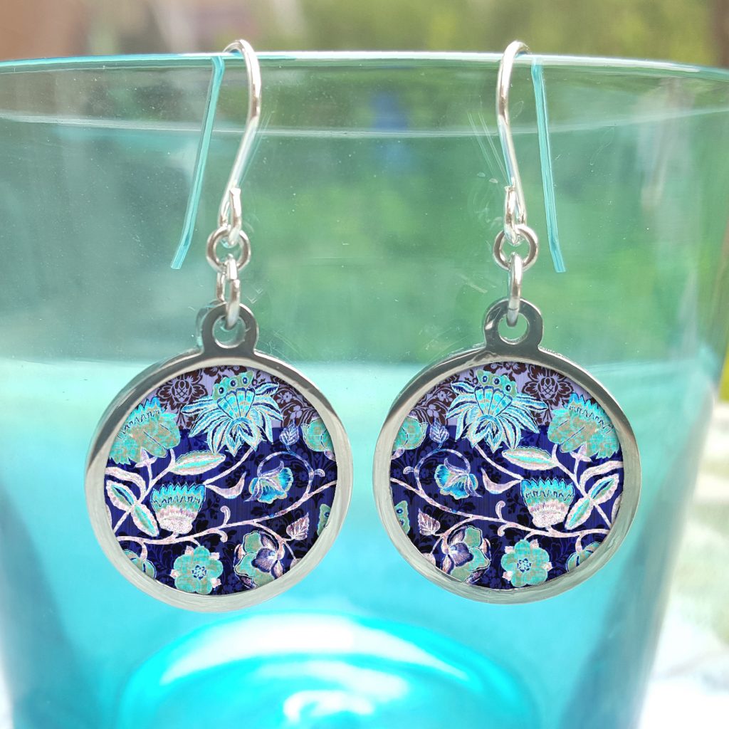 https://www.noajewellery.com/range/stainless-steel-walnut-round-earrings/