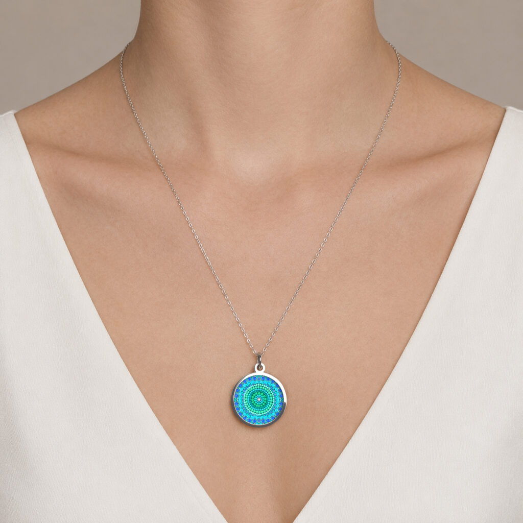https://www.noajewellery.com/range/stainless-steel-walnut-small-round-pendant/