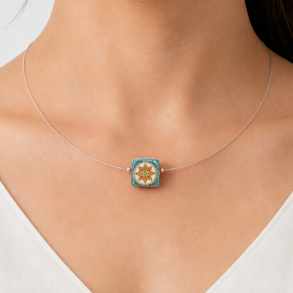 https://www.noajewellery.com/range/small-aquare-ceramic-pendant-on-wire/