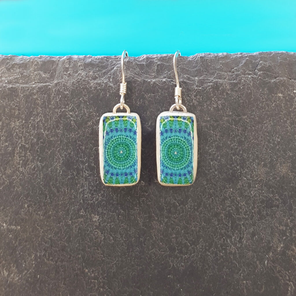 https://www.noajewellery.com/range/small-rectangular-ceramic-earrings/