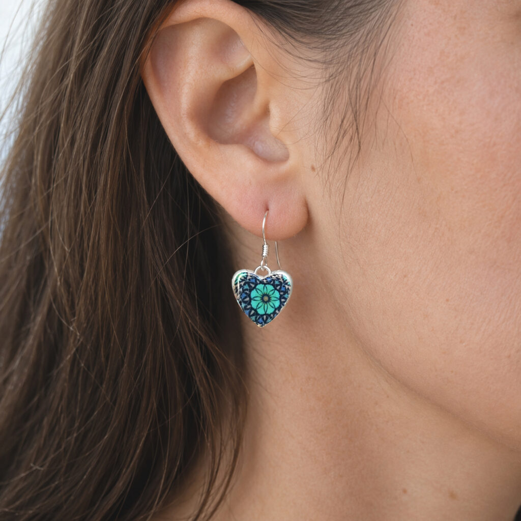 https://www.noajewellery.com/range/heart-shape-ceramic-earrings/
