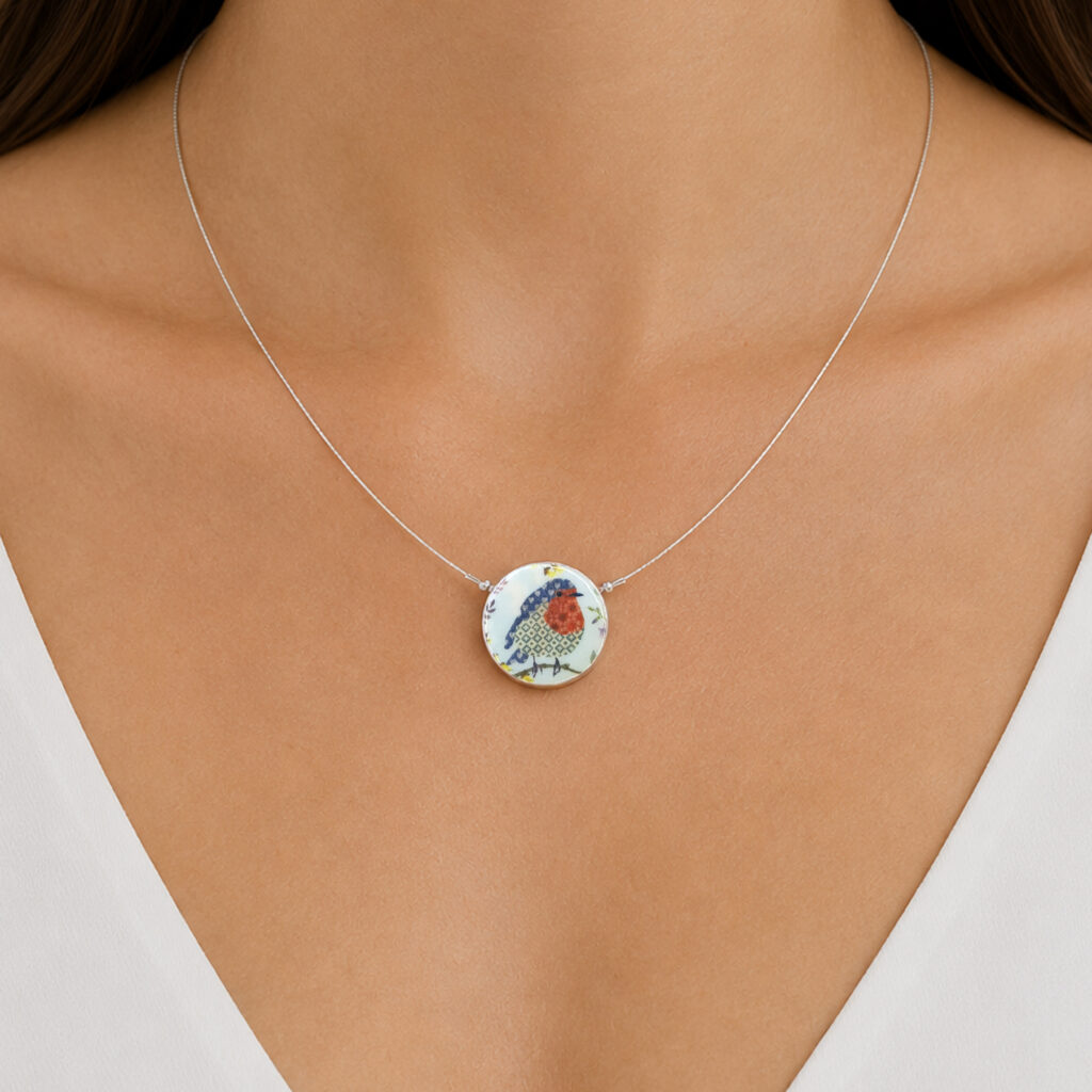 https://www.noajewellery.com/range/round-ceramic-pendant-on-wire/