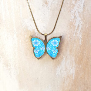 B133 (08) Light Blue & Purple Flower