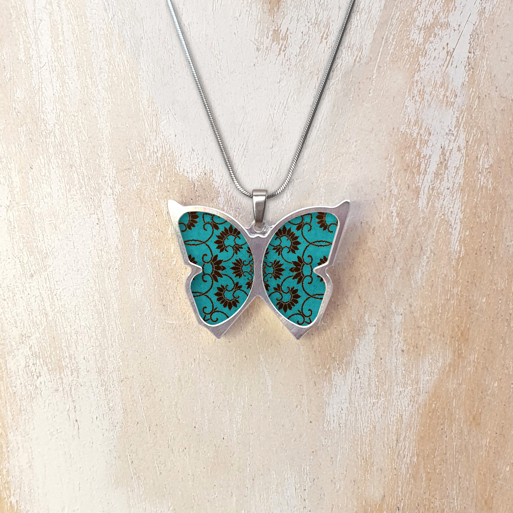 A133 (15) Turquoise & Black