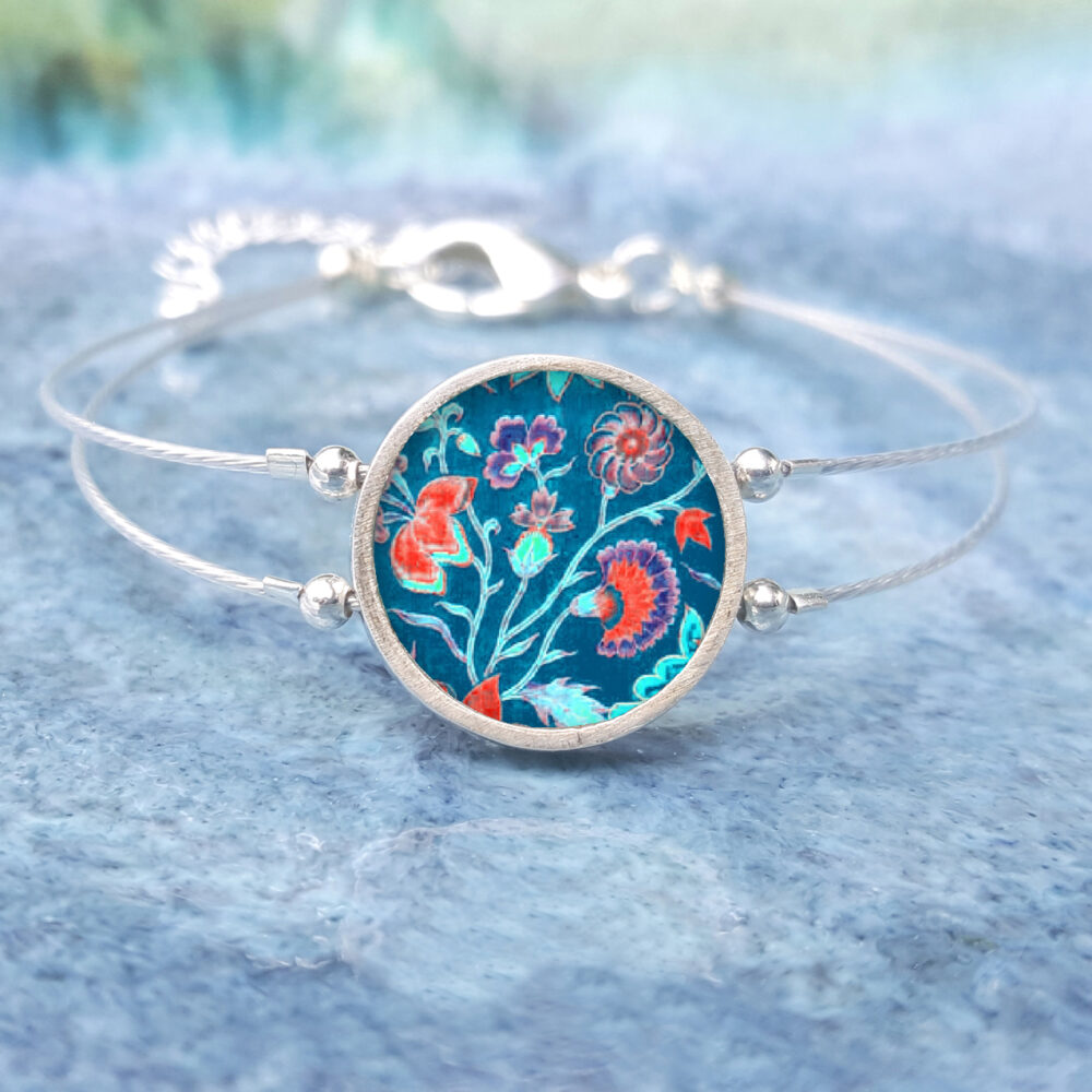 A151 (33) Flowers on Blue