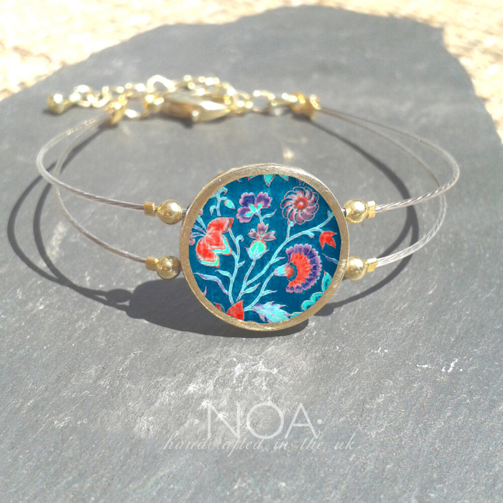 B151 (33) Flowers on Blue