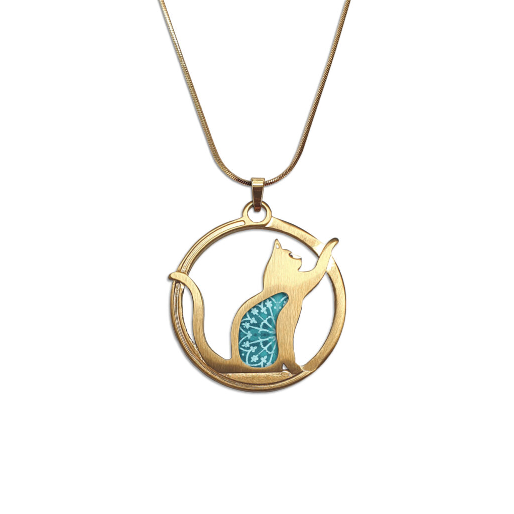 https://www.noajewellery.com/range/cat-shaped-pendant-on-a-chain-gold-plated/