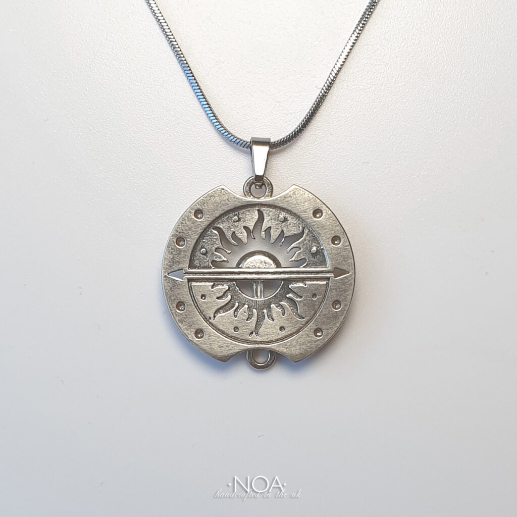 https://www.noajewellery.com/range/sterling-silver-pendant-time/