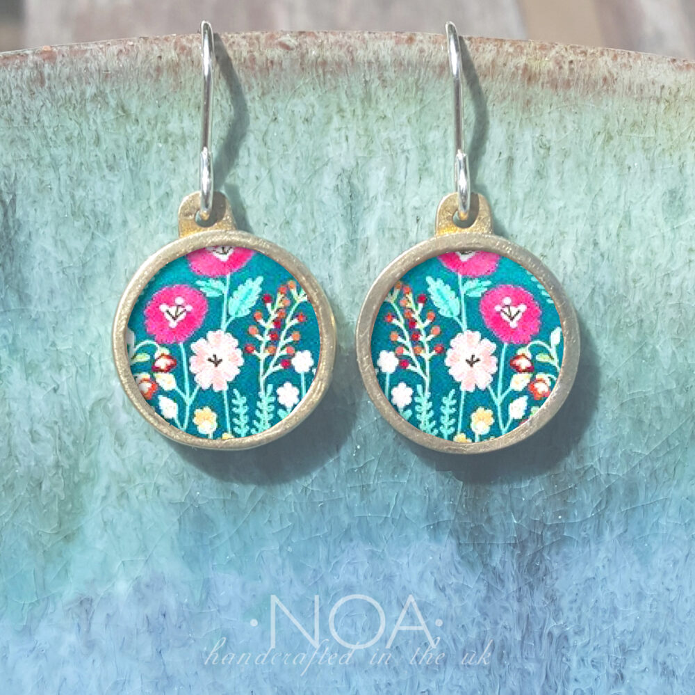 BE150 (32) Flowers on Turquoise