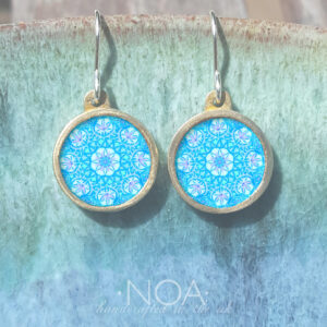 BE150 (37) Light Blue & Purple Flower
