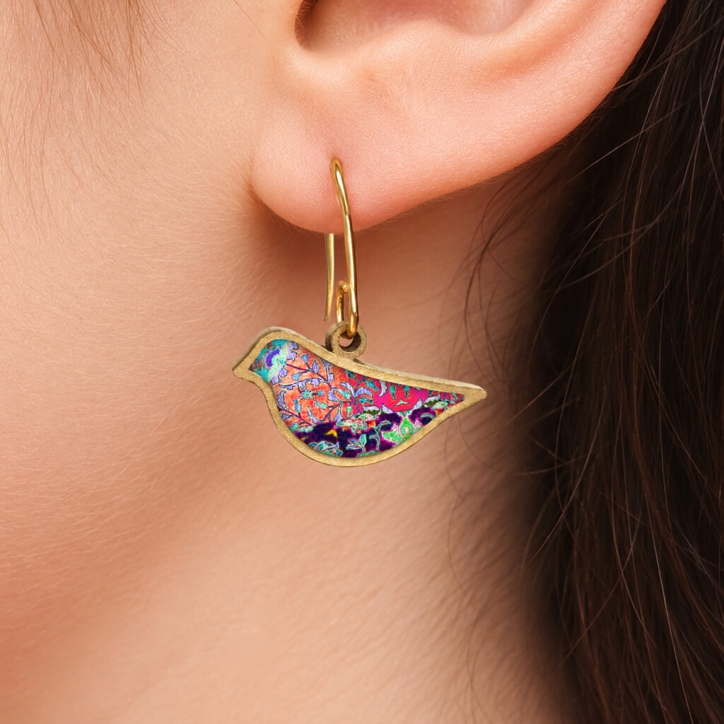 https://www.noajewellery.com/range/framed-bird-shape-ceramic-earrings-duplicate-1/