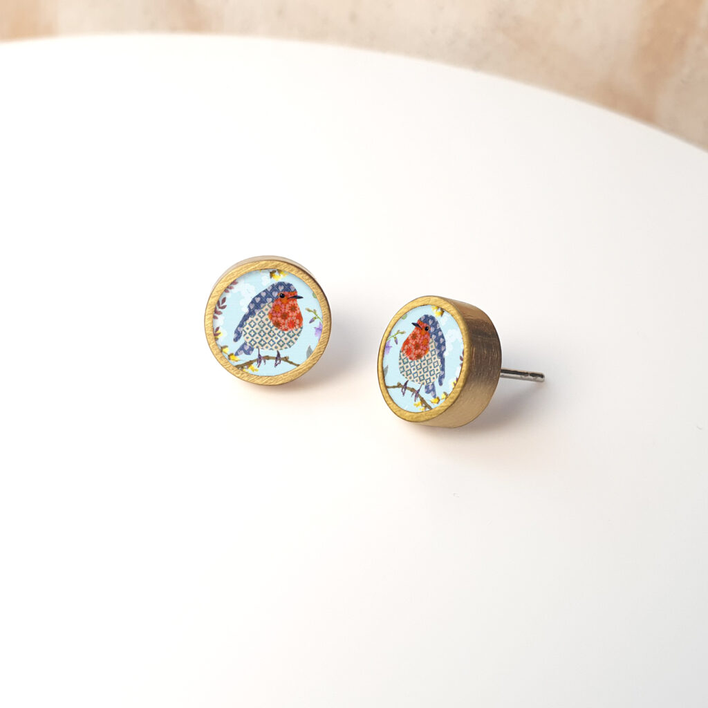 https://www.noajewellery.com/range/framed-round-ceramic-stud-earrings-gold/