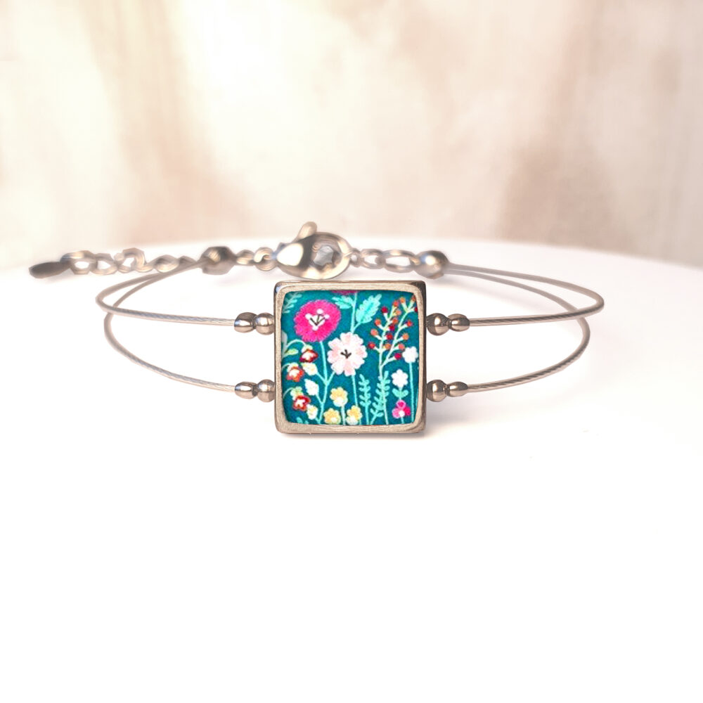 A138(25) Flowers on Turquoise
