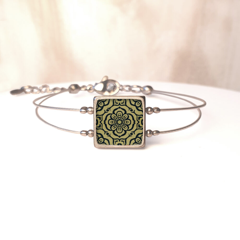 A138(32) Black & Green