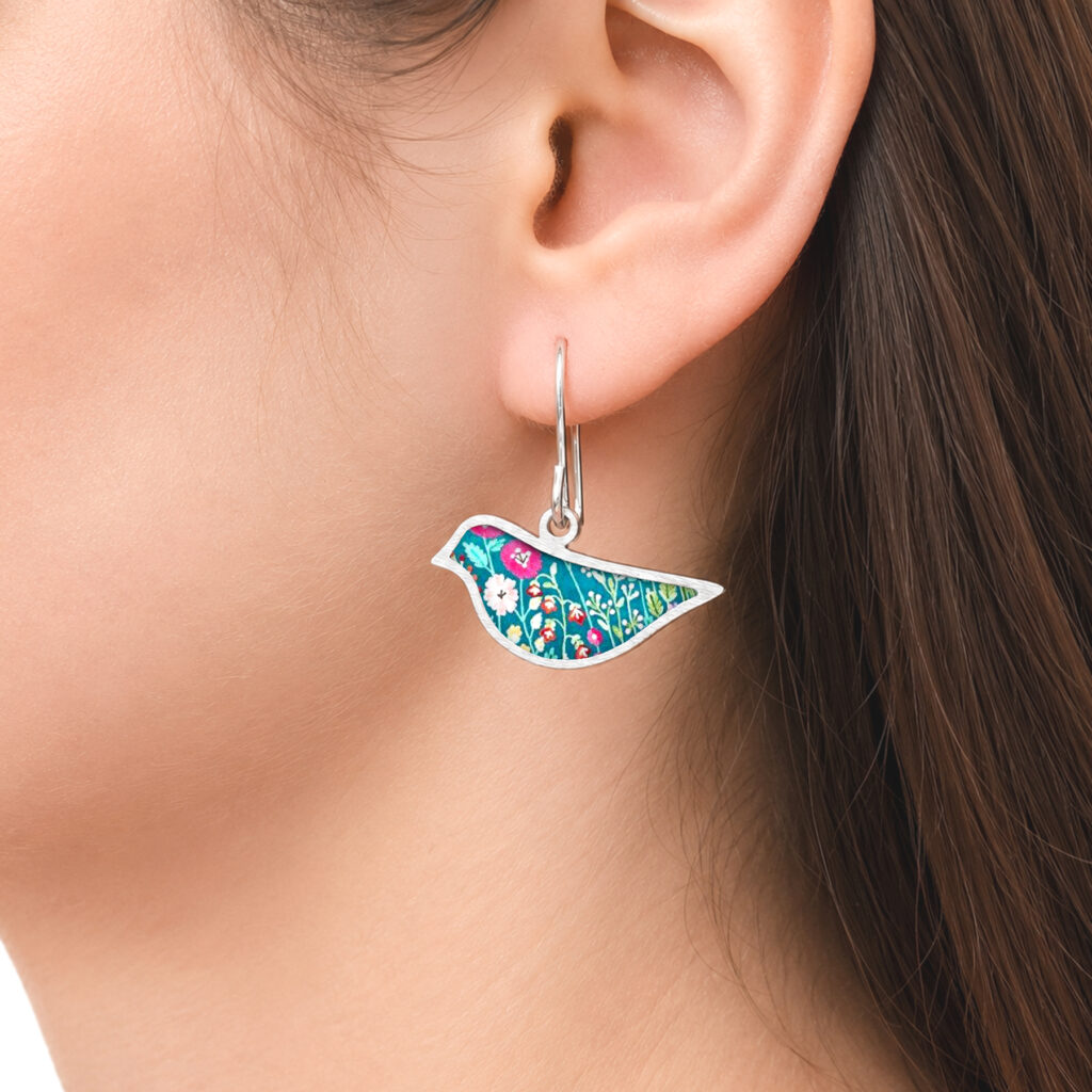 https://www.noajewellery.com/range/framed-bird-shape-ceramic-earrings/