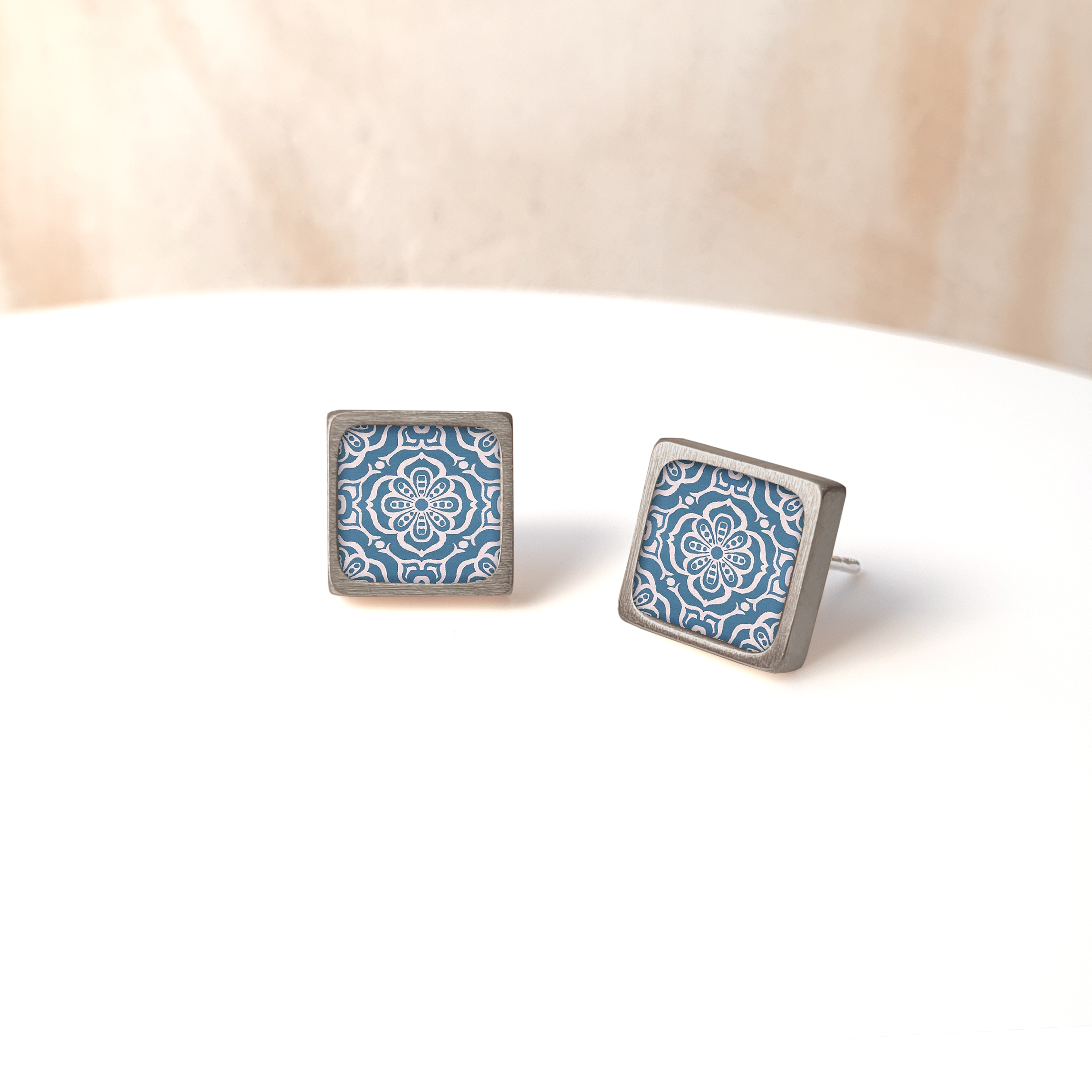 AES125 (31) Blue & White