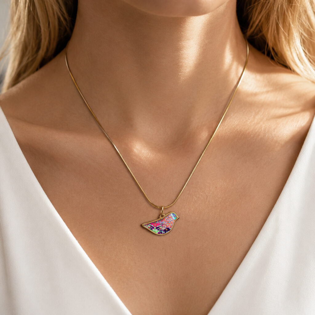https://www.noajewellery.com/range/bird-shape-pendant-on-a-chain-gold-plated/