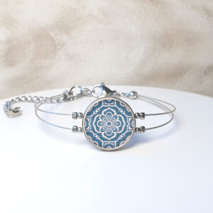 A151 (62) Blue & White