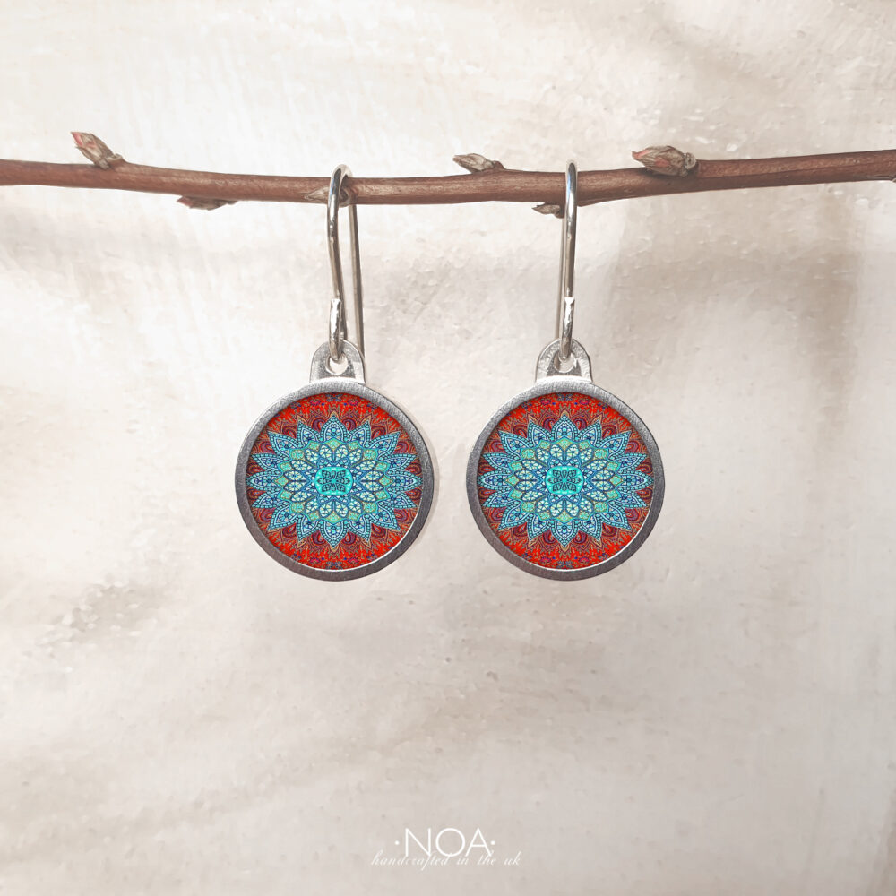 AE150 (67) Turquoise & Red Mandala