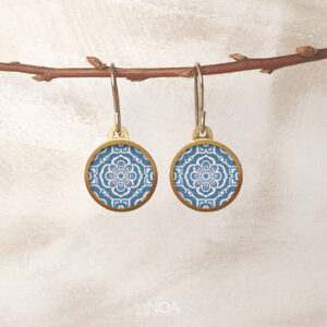 BE150 (62) Blue & White